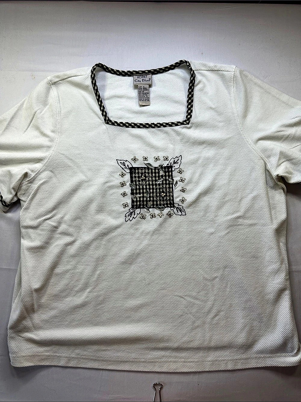Koret City Blues Plaid Floral Graphic Tee in White & Black Size 1X